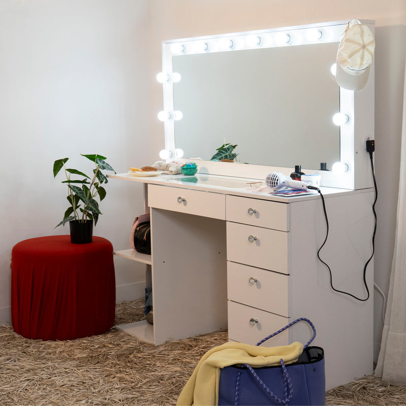 Louise Lighted Vanity Table with Glass Top – Boahaus